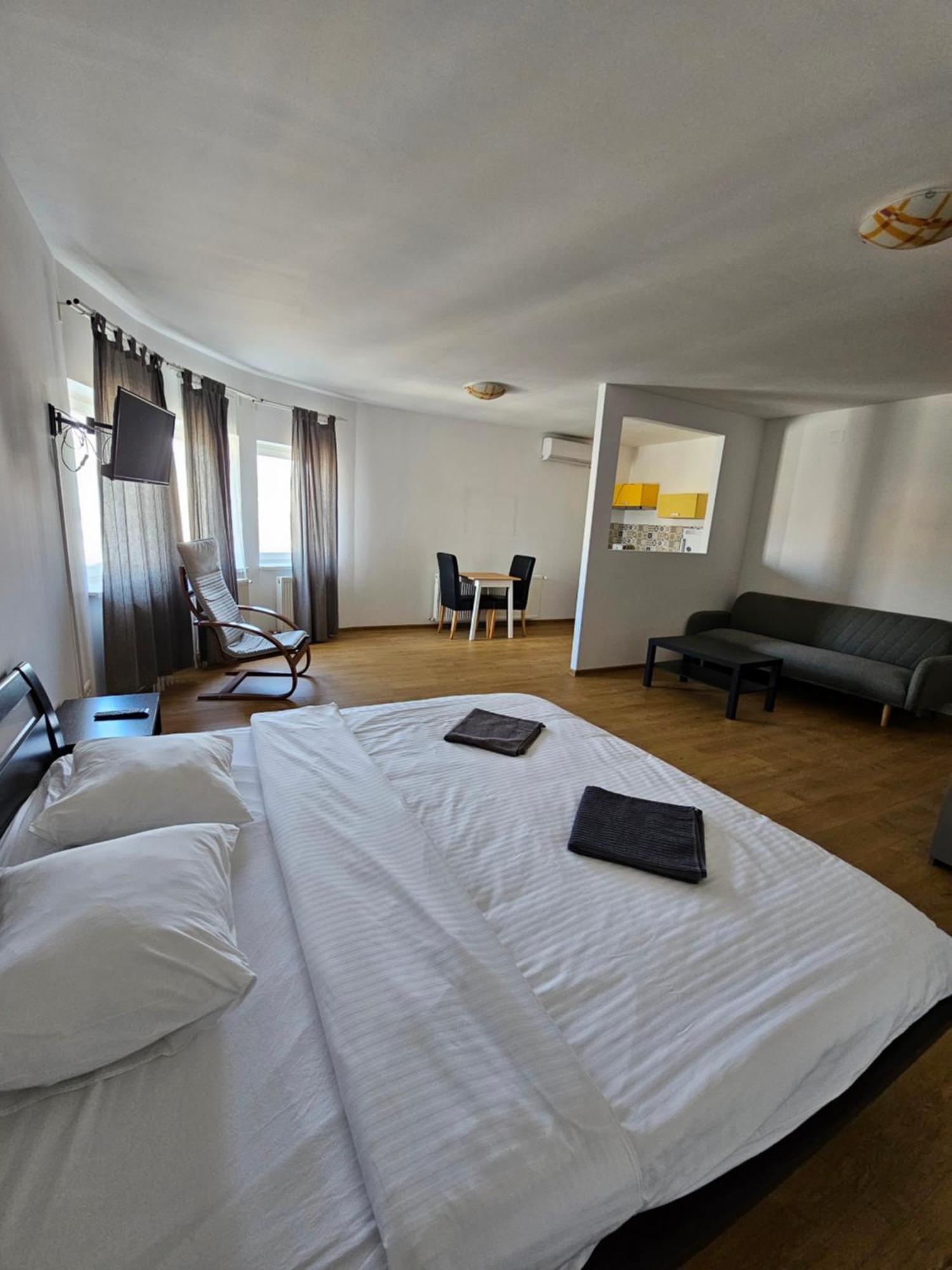 Color Apartments Old Town Center بوخارست المظهر الخارجي الصورة